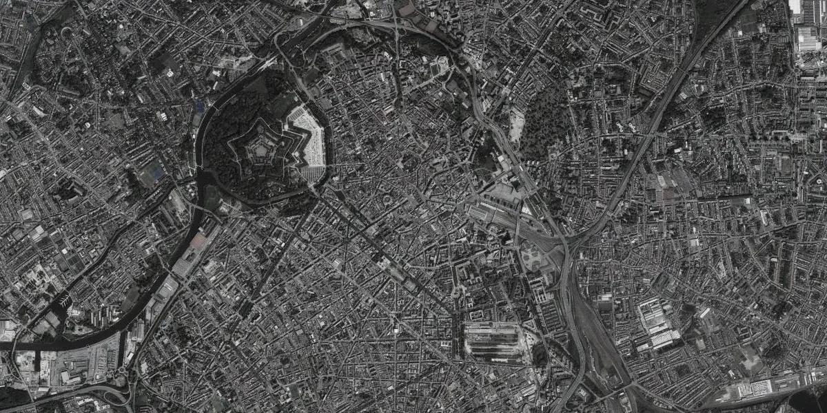Vue aérienne de Lille : Grand’Place, beffroi et Vieux-Lille