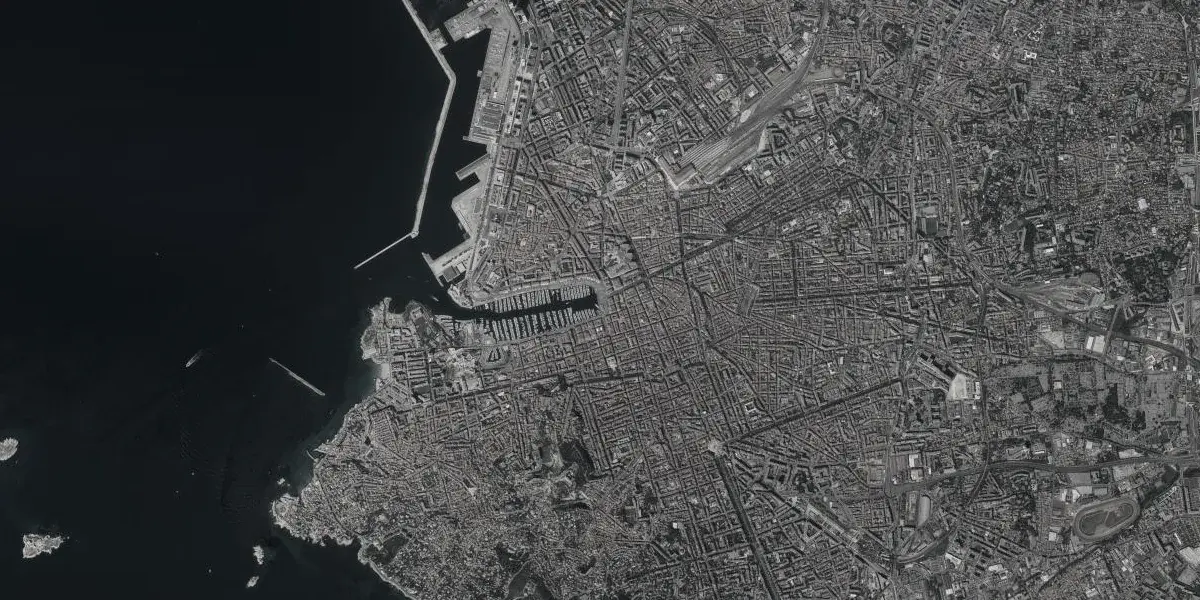 Vue aérienne de Marseille : Vieux-Port, Joliette et centre-ville