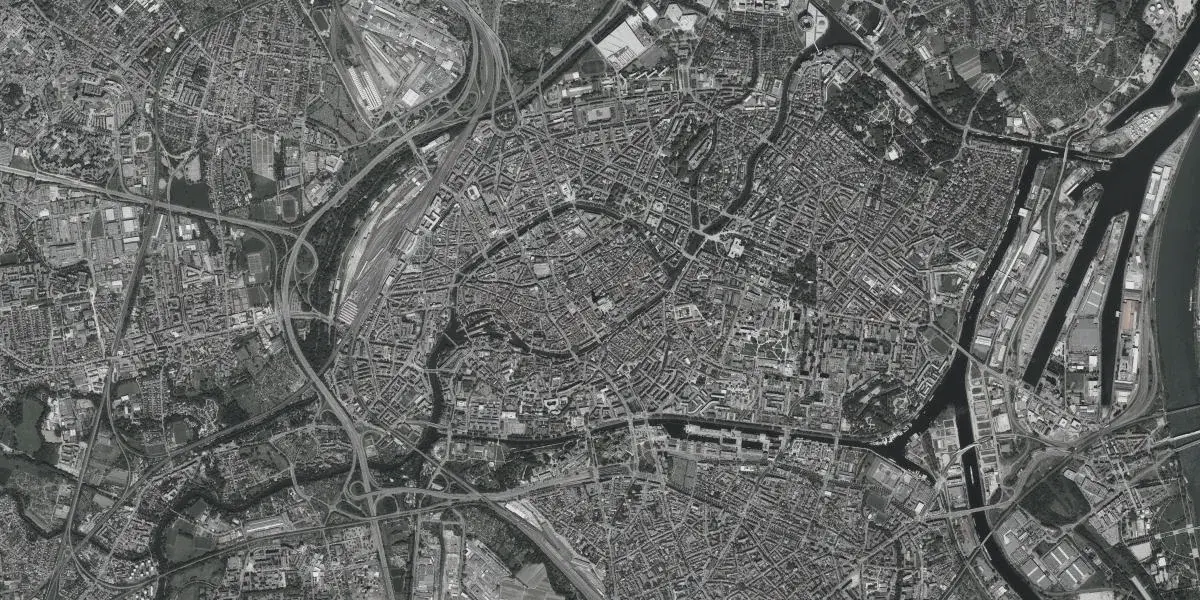 Vue aérienne de Strasbourg : la Grande Île et l’Ill